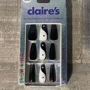 24pc Claire's Faux False Press On Nails Glue On Vegan Black White Ying Yang